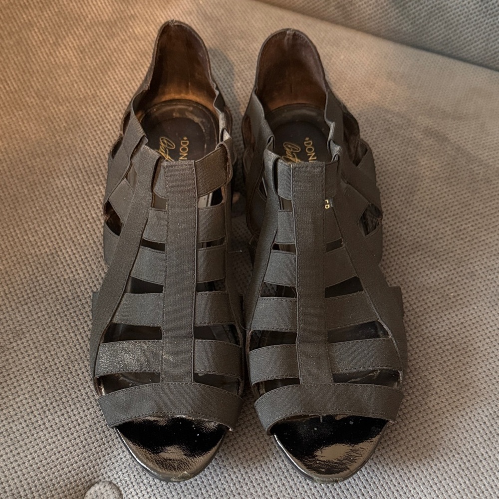 Donald J Pliner Black Elastic Strappy Cage Flat Sandals Patent Leather Heel